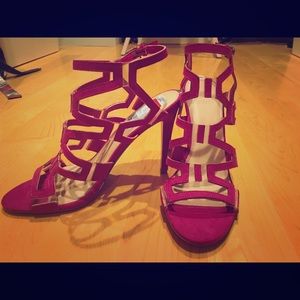GUESS NBW with tags fuchsia Stilettos